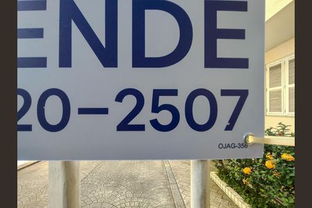 Casa à venda com 200m², 5 quartos e 2 vagas Casa à venda com 200m², 5 quartos e 2 vagasPlaca
