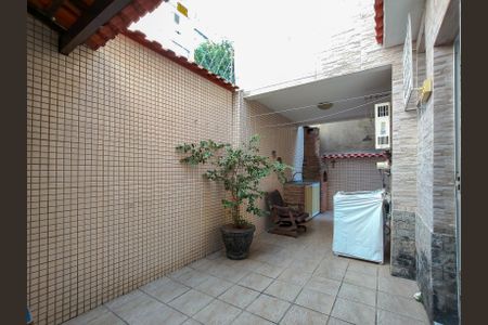 Casa à venda com 200m², 5 quartos e 2 vagas Casa à venda com 200m², 5 quartos e 2 vagasQuintal