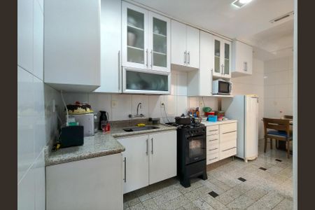 Casa à venda com 200m², 5 quartos e 2 vagas Casa à venda com 200m², 5 quartos e 2 vagasCozinha