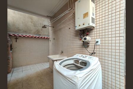 Casa à venda com 200m², 5 quartos e 2 vagas Casa à venda com 200m², 5 quartos e 2 vagasÁrea de Serviço