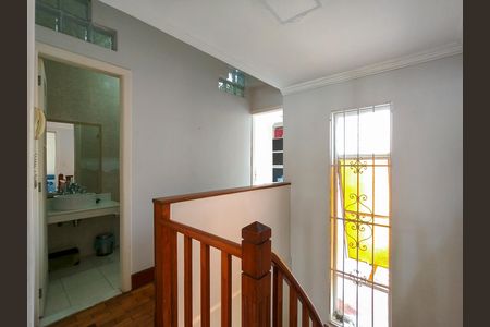 Casa à venda com 200m², 5 quartos e 2 vagas Casa à venda com 200m², 5 quartos e 2 vagasHall social