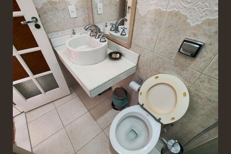 Casa à venda com 200m², 5 quartos e 2 vagas Casa à venda com 200m², 5 quartos e 2 vagasBanheiro Corredor