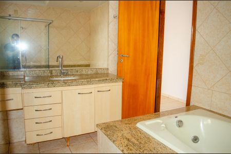 Casa para alugar com 318m², 4 quartos e 3 vagas