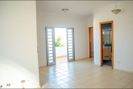 Casa para alugar com 318m², 4 quartos e 3 vagas