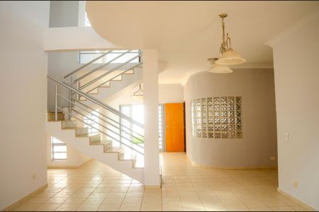 Casa para alugar com 4 quartos, 318m² em Setor Jao, Goiânia