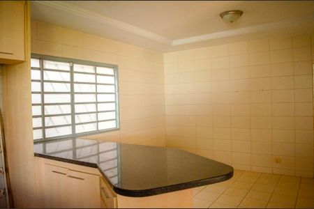 Casa para alugar com 318m², 4 quartos e 3 vagas