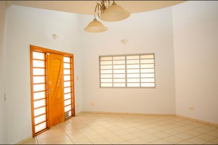 Casa para alugar com 318m², 4 quartos e 3 vagas