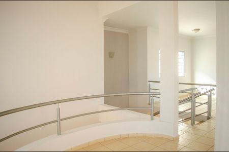Casa para alugar com 318m², 4 quartos e 3 vagas