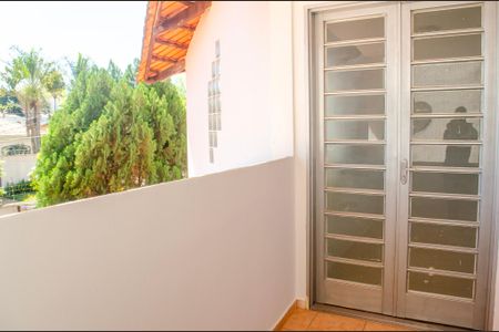 Casa para alugar com 318m², 4 quartos e 3 vagas