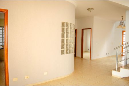 Casa para alugar com 318m², 4 quartos e 3 vagas