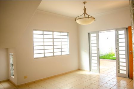 Casa para alugar com 4 quartos, 318m² em Setor Jao, Goiânia