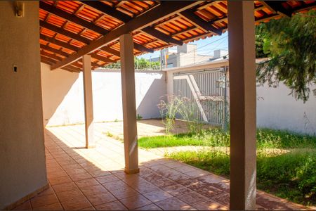 Casa para alugar com 318m², 4 quartos e 3 vagas