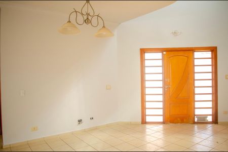 Casa para alugar com 318m², 4 quartos e 3 vagas