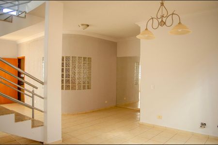 Casa para alugar com 318m², 4 quartos e 3 vagas