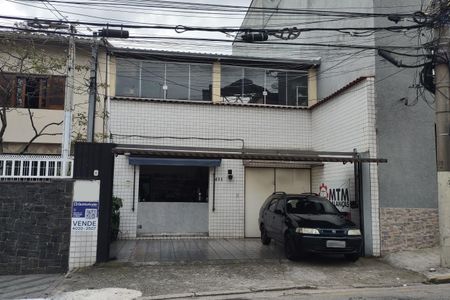 Casa à venda com 147m², 2 quartos e 2 vagas Casa à venda com 147m², 2 quartos e 2 vagasFachada