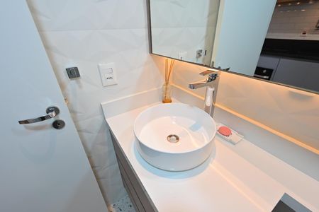 Banheiro Social de kitnet/studio para alugar com 1 quarto, 43m² em Mirandópolis, São Paulo