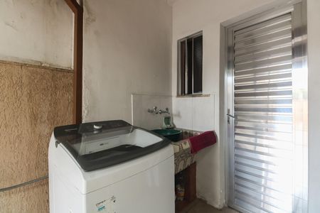 Casa à venda com 130m², 2 quartos e 2 vagasÁrea de Serviço - Quarto e Banheiro de Serviço 