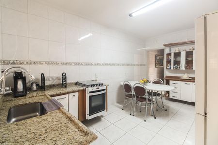 Casa à venda com 130m², 2 quartos e 2 vagasCozinha 