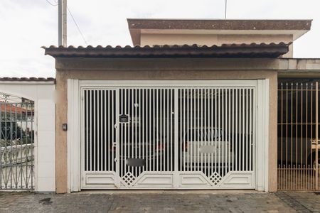 Casa à venda com 130m², 2 quartos e 2 vagasFachada 