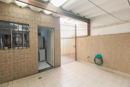 Casa à venda com 130m², 2 quartos e 2 vagasQuintal 