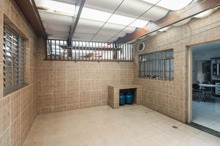 Casa à venda com 130m², 2 quartos e 2 vagasQuintal 