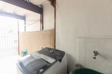 Casa à venda com 130m², 2 quartos e 2 vagasÁrea de Serviço - Quarto e Banheiro de Serviço 