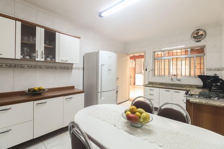 Casa à venda com 130m², 2 quartos e 2 vagasCozinha 