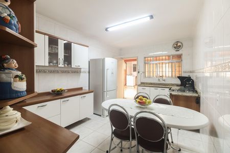 Casa à venda com 130m², 2 quartos e 2 vagasCozinha 