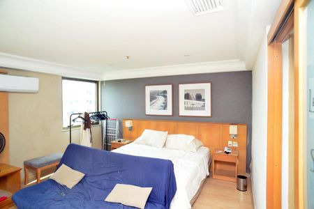 Sala de kitnet/studio para alugar com 1 quarto, 40m² em Barra da Tijuca, Rio de Janeiro