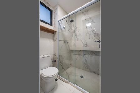 Banheiro social de kitnet/studio para alugar com 1 quarto, 47m² em Pinheiros, São Paulo