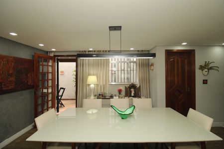 Casa à venda com 3 quartos, 200m² em Vila São José, São Paulo
