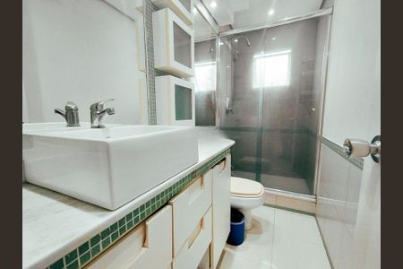 Banheiro de casa de condomínio para alugar com 2 quartos, 88m² em Rio Branco, Canoas