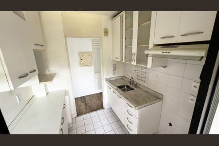Cozinha de apartamento para alugar com 2 quartos, 55m² em Glória, Porto Alegre