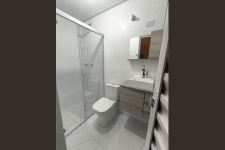 Banheiro de apartamento para alugar com 1 quarto, 33m² em Vila Monumento, São Paulo