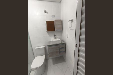 Banheiro de apartamento para alugar com 1 quarto, 33m² em Vila Monumento, São Paulo