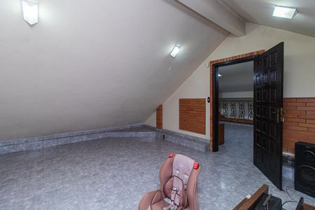 Casa à venda com 320m², 5 quartos e 2 vagasQuarto 4