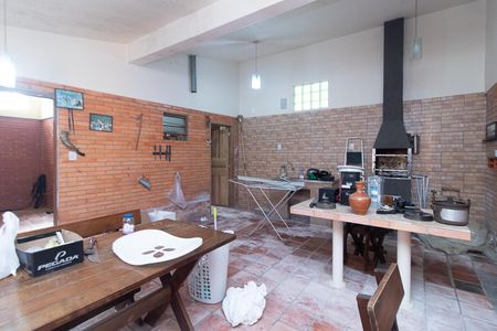 Casa à venda com 320m², 5 quartos e 2 vagasChurrasqueira