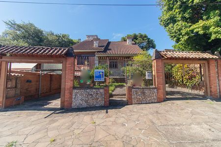 Casa à venda com 320m², 5 quartos e 2 vagasFachada