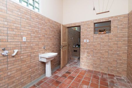Casa à venda com 320m², 5 quartos e 2 vagasÁrea de Serviço