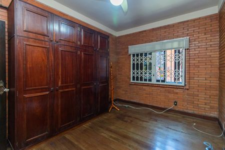 Casa à venda com 320m², 5 quartos e 2 vagasQuarto 1