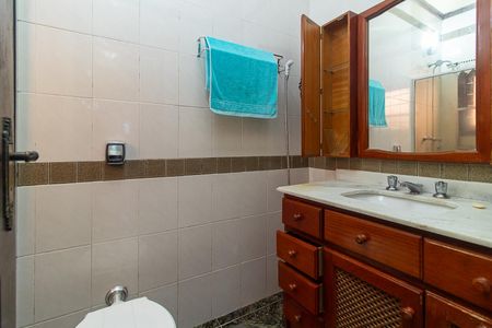 Casa à venda com 320m², 5 quartos e 2 vagasBanheiro