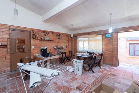 Casa à venda com 320m², 5 quartos e 2 vagasChurrasqueira