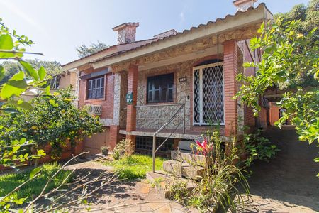 Casa à venda com 320m², 5 quartos e 2 vagasFachada