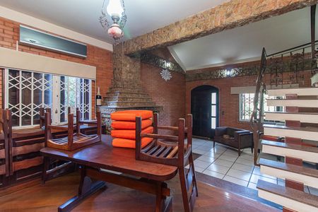 Casa à venda com 320m², 5 quartos e 2 vagasSala