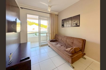 Sala de TV de apartamento para alugar com 1 quarto, 50m² em Canasvieiras, Florianópolis