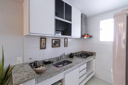 Apartamento à venda com 60m², 2 quartos e 2 vagasCozinha