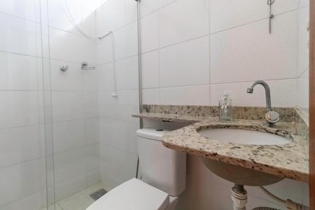 Apartamento à venda com 60m², 2 quartos e 2 vagasBanheiro da suíte 