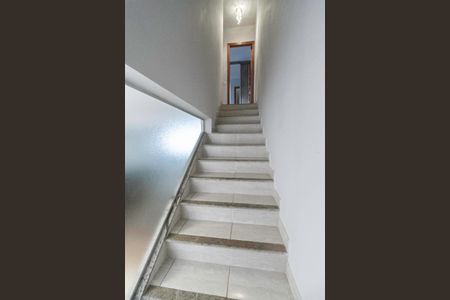 Apartamento à venda com 60m², 2 quartos e 2 vagasEscada