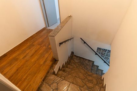 Casa para alugar com 110m², 3 quartos e sem vagaEscada