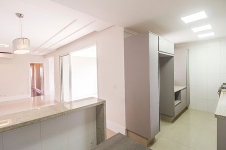 Apartamento para alugar com 156m², 3 quartos e 3 vagas Apartamento para alugar com 156m², 3 quartos e 3 vagasCozinha